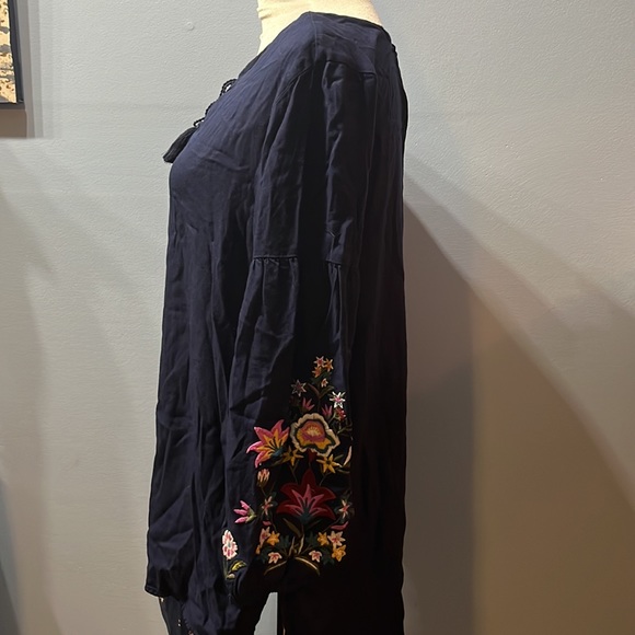 Old Navy Long sleeve tunic and leggings set. Blue w/colorful flowers. Size L/M - Picture 2 of 8